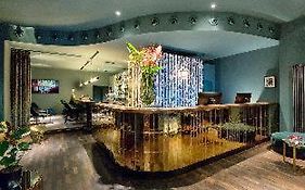 Manhattan Hotel