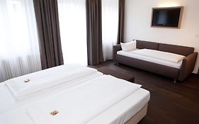 Manhattan Hotel